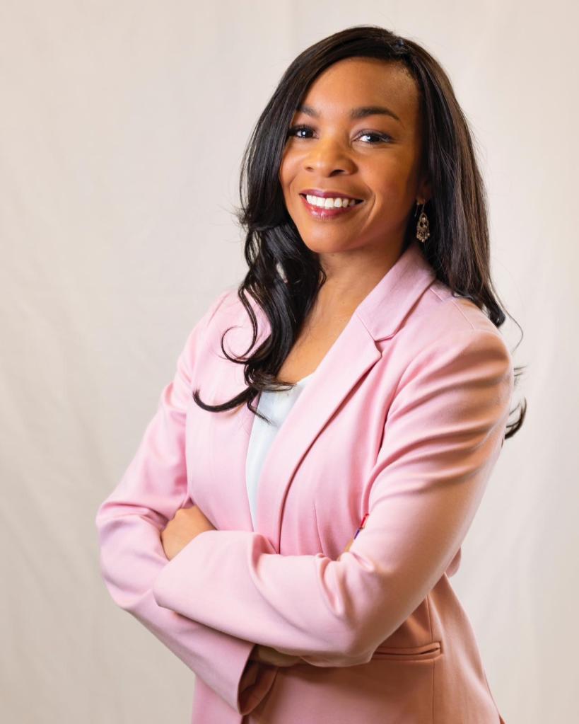 Headshot of Lauren Macmadu